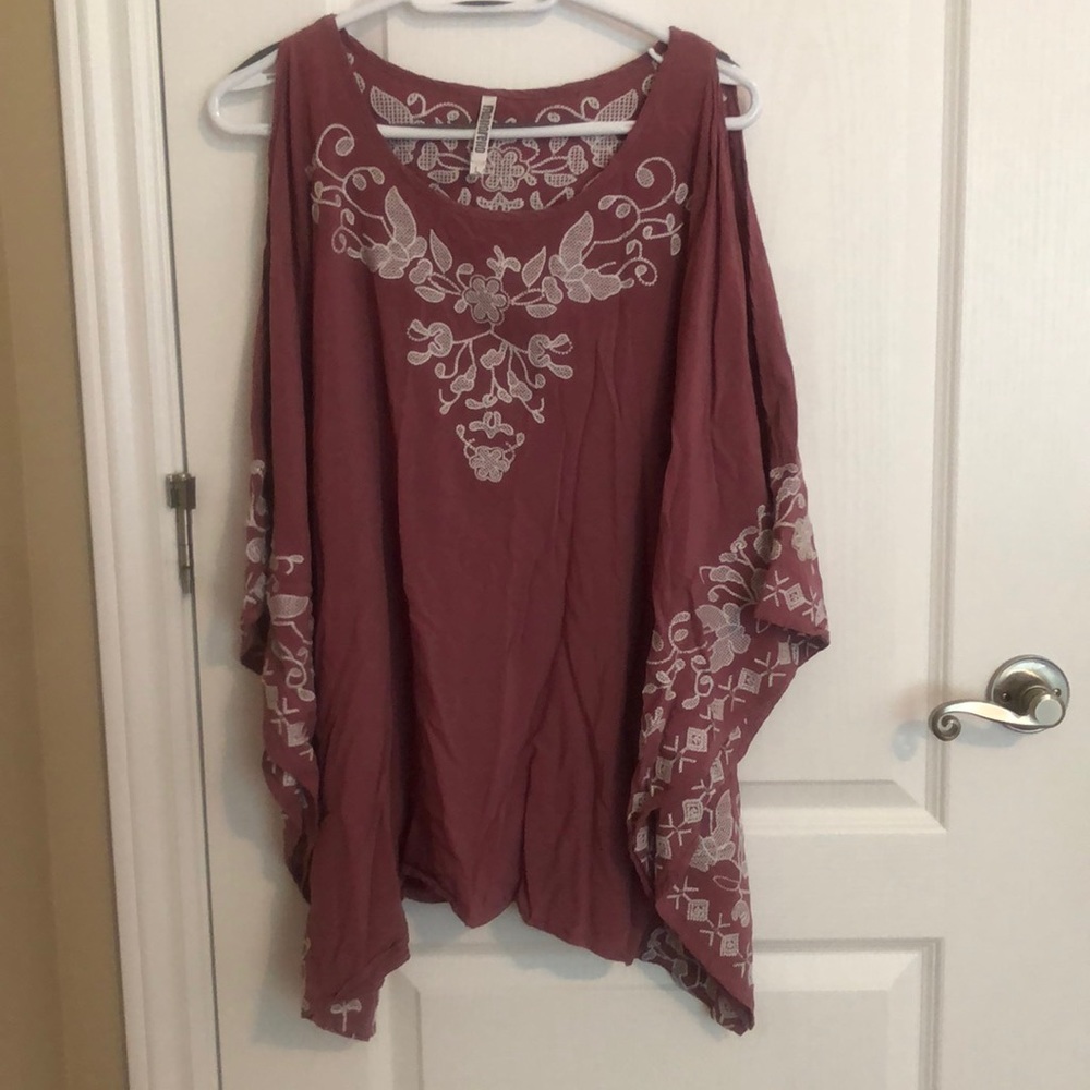 MONORENO - EUC-NWOT Batwing, Cold-Shoulder Top (L)